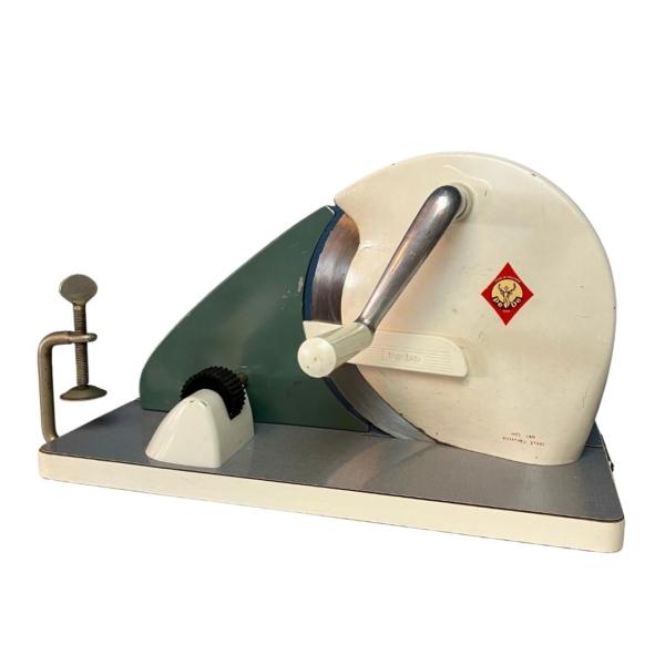 vintage vlees snijmachine pede warenhuis strant