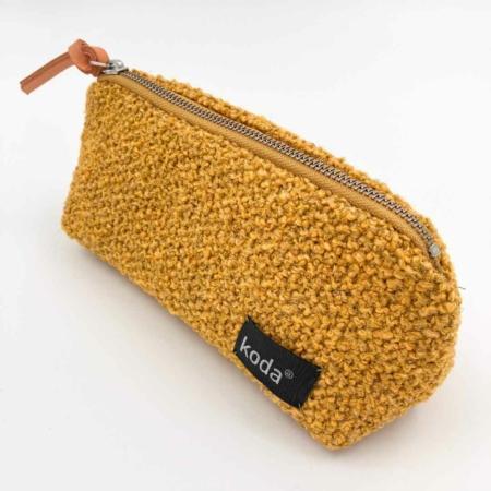 Etui-Triangel-Koda-Amsterdam-mosterd-geel
