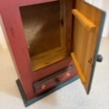 Brocante houten kastjes beschilderd bloemen roodbruin