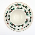 kerstservies hulstblad kop en schotel onbijtset