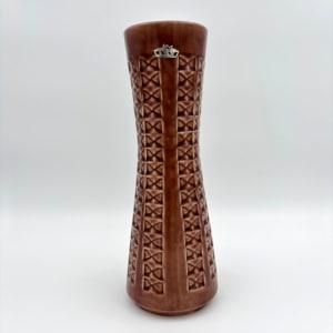 Bay West Germany vaas 909-30 in donkerbruin keramiek met reliëf, vintage design