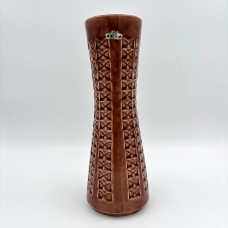 Bay West Germany vaas 909-30 in donkerbruin keramiek met reliëf, vintage design